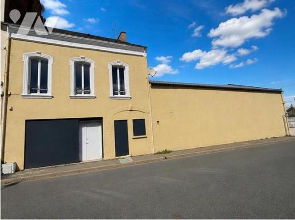 Locaux commerciaux et maison à usage mixte d'environs 570m²