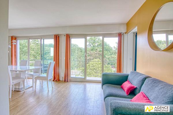 Versailles Clagny Appartement 2 pièces de 46,08 m² Carrez situé au 4ème et dernier étage d'une résidence bien entretenue avec ascenseur, gardien €355 000 ** - Référence 27690