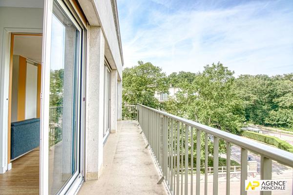 Versailles Clagny Appartement 2 pièces de 46,08 m² Carrez situé au 4ème et dernier étage d'une résidence bien entretenue avec ascenseur, gardien €355 000 ** - Référence 27690