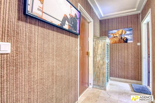 Versailles Clagny Appartement 2 pièces de 46,08 m² Carrez situé au 4ème et dernier étage d'une résidence bien entretenue avec ascenseur, gardien €355 000 ** - Référence 27690