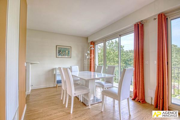 Versailles Clagny Appartement 2 pièces de 46,08 m² Carrez situé au 4ème et dernier étage d'une résidence bien entretenue avec ascenseur, gardien €355 000 ** - Référence 27690