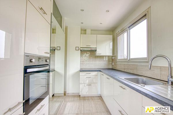 Versailles Clagny Appartement 2 pièces de 46,08 m² Carrez situé au 4ème et dernier étage d'une résidence bien entretenue avec ascenseur, gardien €355 000 ** - Référence 27690