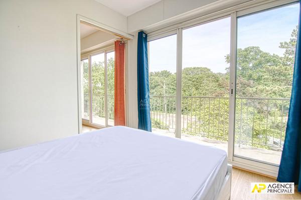 Versailles Clagny Appartement 2 pièces de 46,08 m² Carrez situé au 4ème et dernier étage d'une résidence bien entretenue avec ascenseur, gardien €355 000 ** - Référence 27690