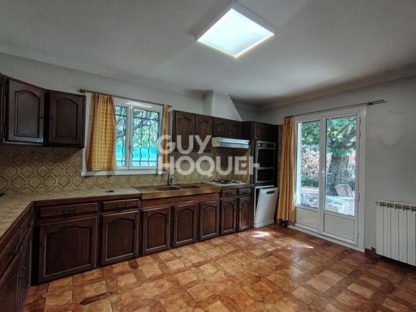 Carpentras Lègue - Maison de 7 pièce(s) de 210 m² avec 5 chambres, jardin et garage