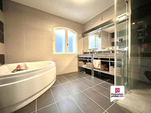 Villa T7 SAINT AUNES  de 210m² avec vue imprenable et piscine