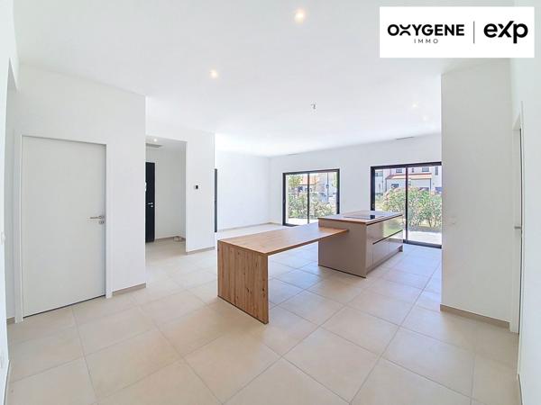 maison moderne de plain pied, 3 chambres, garage et jardin