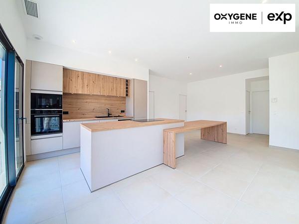 maison moderne de plain pied, 3 chambres, garage et jardin