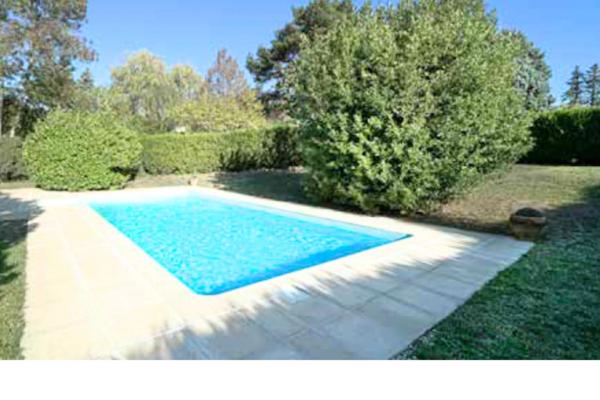 69260 CHARBONNIÈRES-LES-BAINS – Maison 7 pièces – Garage – Piscine – Terrain à bâtir – Calme – Sans vis-à-vis – Proche commodités