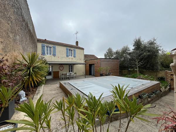 Maison MOUTIERS LES MAUXFAITS 5 pièce(s) 125 m2