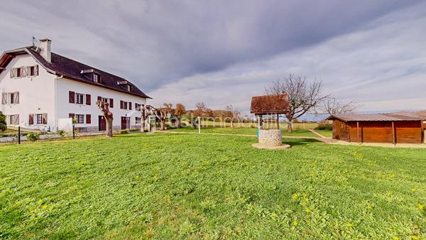 Située à Viodos-Abense-de-Bas à seulement 4mn de Mauléon, découvrez
cette charmante bâtisse Basque de 231m² habitable sur 3 niveaux édifiée sur une 
magnifique parcelle plate de 1907m².

                - VISITE VIRTUELLE GRATUITE - SUR DEMANDE -

Le RDC vous offre une belle entrée, une cuisine séparée de 26m² en accès 
direct sur une grande terrasse de 30m² en exposition Sud-Ouest, un séjour
avec sa cheminée, 3 chambres, une salle de bain et un WC.

À l'étage vous bénéficiez de 4 chambres, d'une cuisine séparée, d'une salle de bain +
douche, d'un WC ainsi que d'une belle pièce de 29m² pouvant servir de salon/
salle à manger ou salle de jeux.

Le sous-sol total de 159m² environ avec une double entrée, équipé également d'une cuisine 
et d'une douche, vous permettra de l'utiliser à votre guise (stationnement pour vos voitures, 
rangement, salle de jeux etc...).

Côté extérieur : Beau jardin plat et arboré entièrement clôturé, 2 terrasses, abris de jardin,
puits alimentant les WC et machine à laver.

Côté technique : Assainissement collectif, chauffage au gaz, électricité et cheminée, 
production d'eau chaude par cumulus, huisserie bois, double ou survitrage.
Possibilité de raccordement à la fibre.

Les Plus : Secteur calme - Vue dégagée - Sous-sol pouvant servir à une activité artisanale - 
Possibilité de constructibilité supplémentaire sur la parcelle.

Avec une remise au goût du jour intérieur, cette maison érigée avec des matériaux 
de qualité sera parfaite pour une vie familiale !

Je suis à votre écoute 7jours/7, je m'adapte à votre planning.