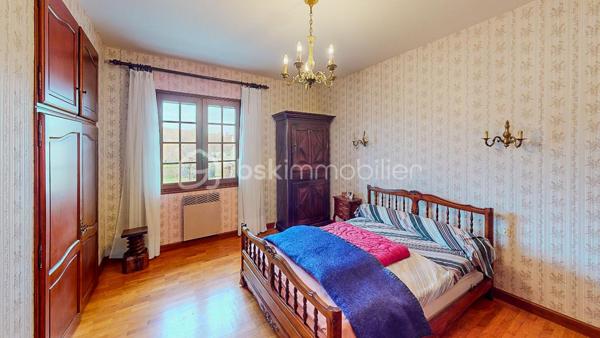 Située à Viodos-Abense-de-Bas à seulement 4mn de Mauléon, découvrez
cette charmante bâtisse Basque de 231m² habitable sur 3 niveaux édifiée sur une 
magnifique parcelle plate de 1907m².

                - VISITE VIRTUELLE GRATUITE - SUR DEMANDE -

Le RDC vous offre une belle entrée, une cuisine séparée de 26m² en accès 
direct sur une grande terrasse de 30m² en exposition Sud-Ouest, un séjour
avec sa cheminée, 3 chambres, une salle de bain et un WC.

À l'étage vous bénéficiez de 4 chambres, d'une cuisine séparée, d'une salle de bain +
douche, d'un WC ainsi que d'une belle pièce de 29m² pouvant servir de salon/
salle à manger ou salle de jeux.

Le sous-sol total de 159m² environ avec une double entrée, équipé également d'une cuisine 
et d'une douche, vous permettra de l'utiliser à votre guise (stationnement pour vos voitures, 
rangement, salle de jeux etc...).

Côté extérieur : Beau jardin plat et arboré entièrement clôturé, 2 terrasses, abris de jardin,
puits alimentant les WC et machine à laver.

Côté technique : Assainissement collectif, chauffage au gaz, électricité et cheminée, 
production d'eau chaude par cumulus, huisserie bois, double ou survitrage.
Possibilité de raccordement à la fibre.

Les Plus : Secteur calme - Vue dégagée - Sous-sol pouvant servir à une activité artisanale - 
Possibilité de constructibilité supplémentaire sur la parcelle.

Avec une remise au goût du jour intérieur, cette maison érigée avec des matériaux 
de qualité sera parfaite pour une vie familiale !

Je suis à votre écoute 7jours/7, je m'adapte à votre planning.