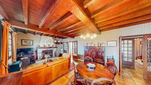 Située à Viodos-Abense-de-Bas à seulement 4mn de Mauléon, découvrez
cette charmante bâtisse Basque de 231m² habitable sur 3 niveaux édifiée sur une 
magnifique parcelle plate de 1907m².

                - VISITE VIRTUELLE GRATUITE - SUR DEMANDE -

Le RDC vous offre une belle entrée, une cuisine séparée de 26m² en accès 
direct sur une grande terrasse de 30m² en exposition Sud-Ouest, un séjour
avec sa cheminée, 3 chambres, une salle de bain et un WC.

À l'étage vous bénéficiez de 4 chambres, d'une cuisine séparée, d'une salle de bain +
douche, d'un WC ainsi que d'une belle pièce de 29m² pouvant servir de salon/
salle à manger ou salle de jeux.

Le sous-sol total de 159m² environ avec une double entrée, équipé également d'une cuisine 
et d'une douche, vous permettra de l'utiliser à votre guise (stationnement pour vos voitures, 
rangement, salle de jeux etc...).

Côté extérieur : Beau jardin plat et arboré entièrement clôturé, 2 terrasses, abris de jardin,
puits alimentant les WC et machine à laver.

Côté technique : Assainissement collectif, chauffage au gaz, électricité et cheminée, 
production d'eau chaude par cumulus, huisserie bois, double ou survitrage.
Possibilité de raccordement à la fibre.

Les Plus : Secteur calme - Vue dégagée - Sous-sol pouvant servir à une activité artisanale - 
Possibilité de constructibilité supplémentaire sur la parcelle.

Avec une remise au goût du jour intérieur, cette maison érigée avec des matériaux 
de qualité sera parfaite pour une vie familiale !

Je suis à votre écoute 7jours/7, je m'adapte à votre planning.