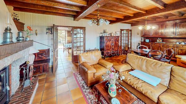 Située à Viodos-Abense-de-Bas à seulement 4mn de Mauléon, découvrez
cette charmante bâtisse Basque de 231m² habitable sur 3 niveaux édifiée sur une 
magnifique parcelle plate de 1907m².

                - VISITE VIRTUELLE GRATUITE - SUR DEMANDE -

Le RDC vous offre une belle entrée, une cuisine séparée de 26m² en accès 
direct sur une grande terrasse de 30m² en exposition Sud-Ouest, un séjour
avec sa cheminée, 3 chambres, une salle de bain et un WC.

À l'étage vous bénéficiez de 4 chambres, d'une cuisine séparée, d'une salle de bain +
douche, d'un WC ainsi que d'une belle pièce de 29m² pouvant servir de salon/
salle à manger ou salle de jeux.

Le sous-sol total de 159m² environ avec une double entrée, équipé également d'une cuisine 
et d'une douche, vous permettra de l'utiliser à votre guise (stationnement pour vos voitures, 
rangement, salle de jeux etc...).

Côté extérieur : Beau jardin plat et arboré entièrement clôturé, 2 terrasses, abris de jardin,
puits alimentant les WC et machine à laver.

Côté technique : Assainissement collectif, chauffage au gaz, électricité et cheminée, 
production d'eau chaude par cumulus, huisserie bois, double ou survitrage.
Possibilité de raccordement à la fibre.

Les Plus : Secteur calme - Vue dégagée - Sous-sol pouvant servir à une activité artisanale - 
Possibilité de constructibilité supplémentaire sur la parcelle.

Avec une remise au goût du jour intérieur, cette maison érigée avec des matériaux 
de qualité sera parfaite pour une vie familiale !

Je suis à votre écoute 7jours/7, je m'adapte à votre planning.
