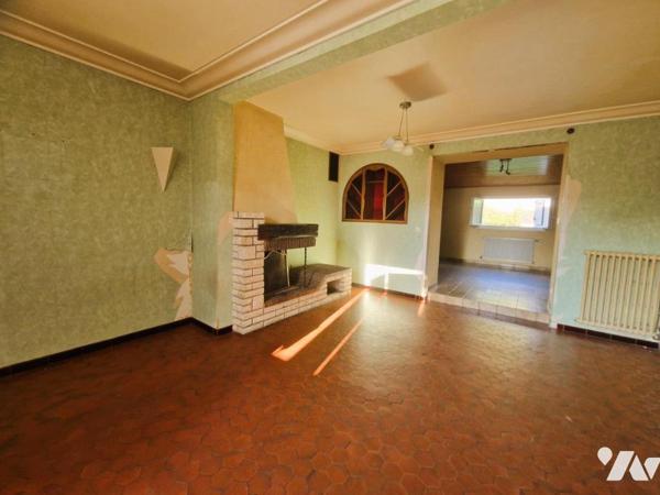 CHAUMES EN RETZ, maison en pierres aux beaux volumes, à rénover entièrement