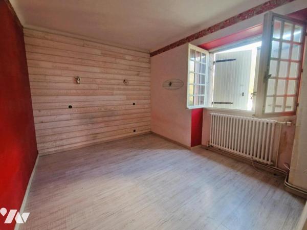 CHAUMES EN RETZ, maison en pierres aux beaux volumes, à rénover entièrement