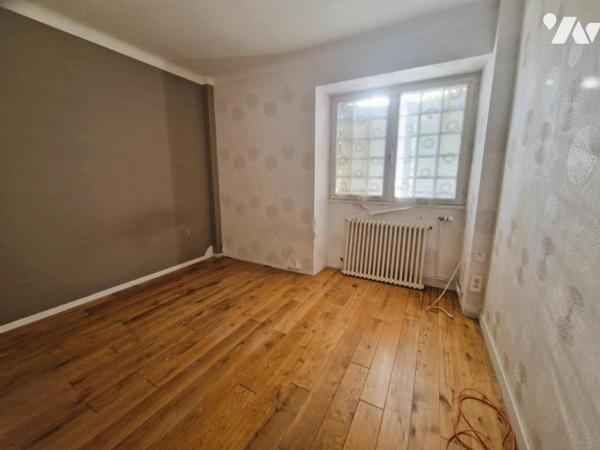 CHAUMES EN RETZ, maison en pierres aux beaux volumes, à rénover entièrement