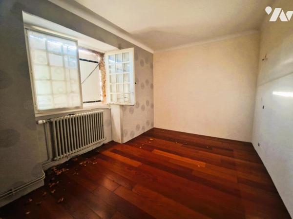 CHAUMES EN RETZ, maison en pierres aux beaux volumes, à rénover entièrement