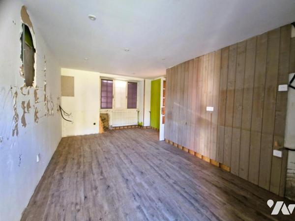 CHAUMES EN RETZ, maison en pierres aux beaux volumes, à rénover entièrement