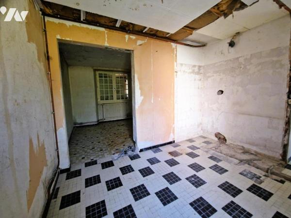 CHAUMES EN RETZ, maison en pierres aux beaux volumes, à rénover entièrement