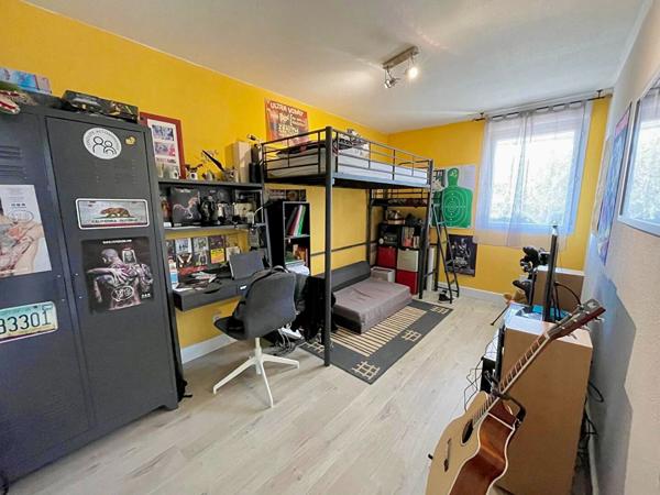 SALON-DE-PROVENCE - Appartement - 3 chambres - Garage - Stationnement extérieur - Jardin - Terrasse - Climatisation