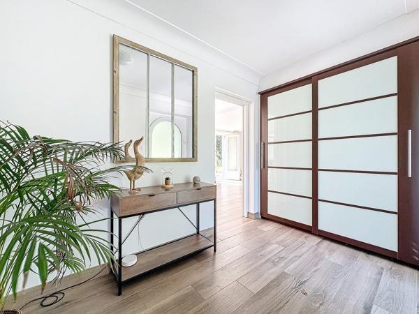 GUILERS : Maison traditionnelle en pierre en bordure d’étang, avec appartement indépendant
