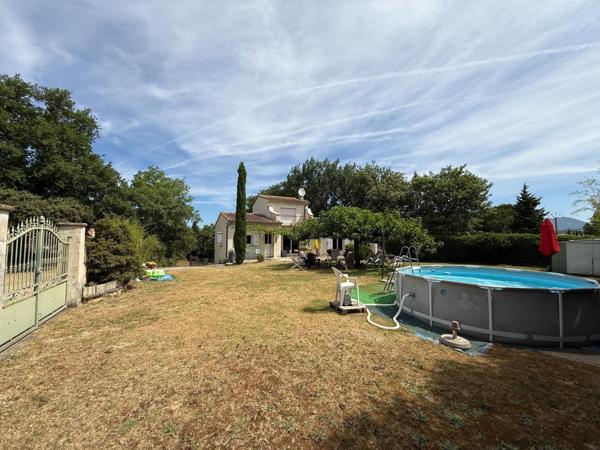Quartier prisé, pour cette maison de l'an 2000.