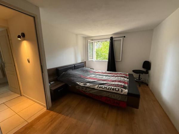 Quartier prisé, pour cette maison de l'an 2000.