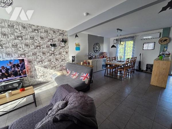 A 5mn de PAVILLY, pavillon d'~93 m², sur terrain d'~685m², trois chambres. parking.