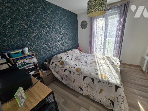 A 5mn de PAVILLY, pavillon d'~93 m², sur terrain d'~685m², trois chambres. parking.