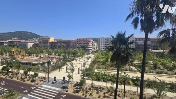 Appartement trois pièces coulée verte