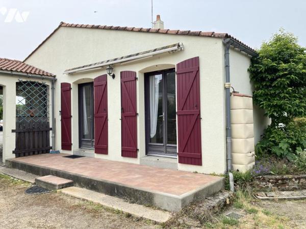 STE PAZANNE MAISON DEUX CHAMBRES, GARAGE, PREAU ET TERRAIN CLOS