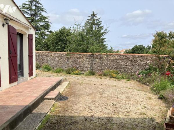 STE PAZANNE MAISON DEUX CHAMBRES, GARAGE, PREAU ET TERRAIN CLOS