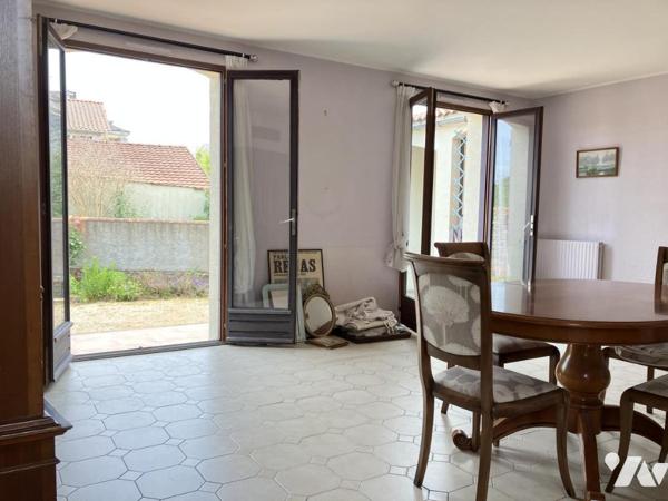 STE PAZANNE MAISON DEUX CHAMBRES, GARAGE, PREAU ET TERRAIN CLOS