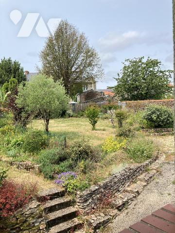 STE PAZANNE MAISON DEUX CHAMBRES, GARAGE, PREAU ET TERRAIN CLOS