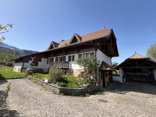 Annecy (74000) SAINT LAURENT (74) CHALET 216 m² - T2 INDEPENDANT - TERRAIN 1200 m² - PISCINE - GARAGE DOUBLE