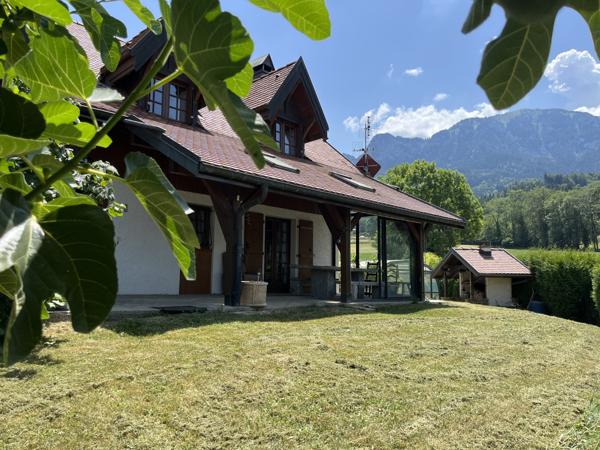 Annecy (74000) SAINT LAURENT (74) CHALET 216 m² - T2 INDEPENDANT - TERRAIN 1200 m² - PISCINE - GARAGE DOUBLE