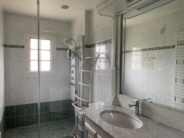 Annecy (74000) SAINT LAURENT (74) CHALET 216 m² - T2 INDEPENDANT - TERRAIN 1200 m² - PISCINE - GARAGE DOUBLE