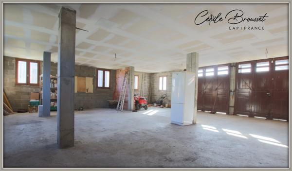 Villa 4 faces à vendre sur 1425 m2 de terrain avec garage et studio indépendant à REYNES (66)