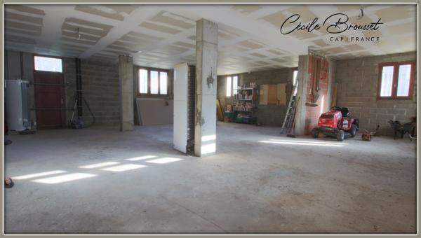 Villa 4 faces à vendre sur 1425 m2 de terrain avec garage et studio indépendant à REYNES (66)