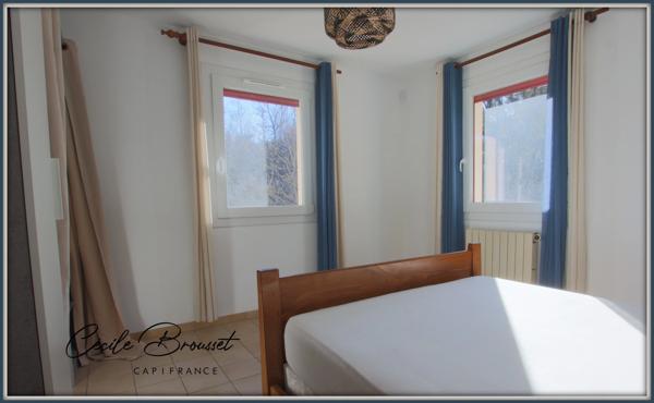 Villa 4 faces à vendre sur 1425 m2 de terrain avec garage et studio indépendant à REYNES (66)