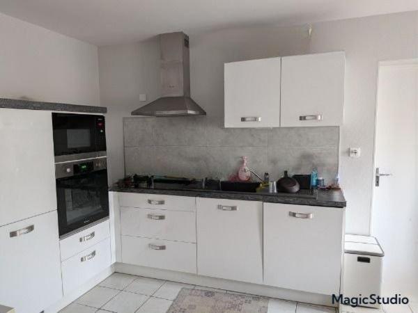 Maison ancienne rénové avec terrain et un appartement loué à ARC ET SENANS  (DOUBS )