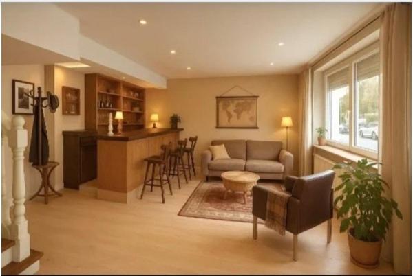 Construction solide, idéalement placée, commodités à proximité