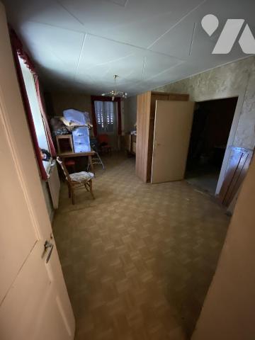 Maison ancienne composée de quatre appartements avec garages et dépendances