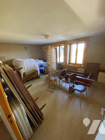 Maison ancienne composée de quatre appartements avec garages et dépendances