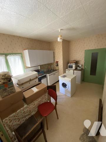 Maison ancienne composée de quatre appartements avec garages et dépendances