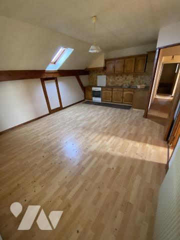 Maison ancienne composée de quatre appartements avec garages et dépendances