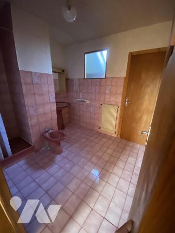 Maison ancienne composée de quatre appartements avec garages et dépendances