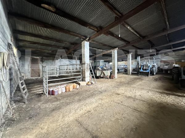 Hangar agricole à rénover sur un terrain de 900 m² prés de Carcassonne