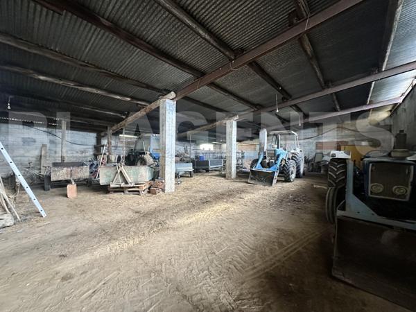 Hangar agricole à rénover sur un terrain de 900 m² prés de Carcassonne