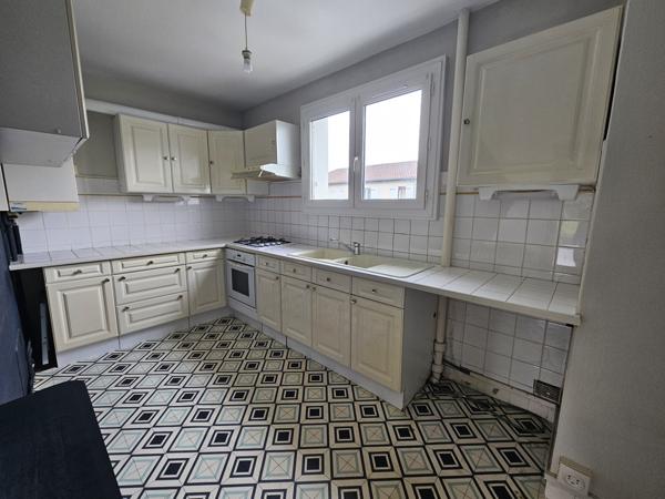 Poitiers SUD, T3 71 m² avec cave et balcon.